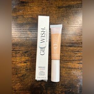 NWT Glowish by Huda Beauty Sheer Concealer